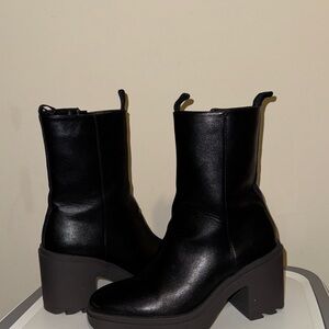 Elegant Black Heeled Boots